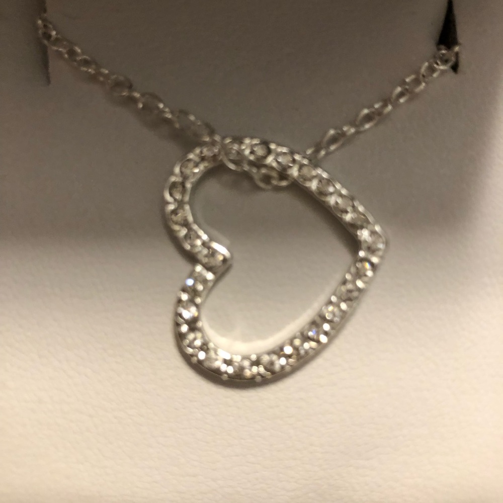 10” Silver Base Metal NWT Beautiful Pendant